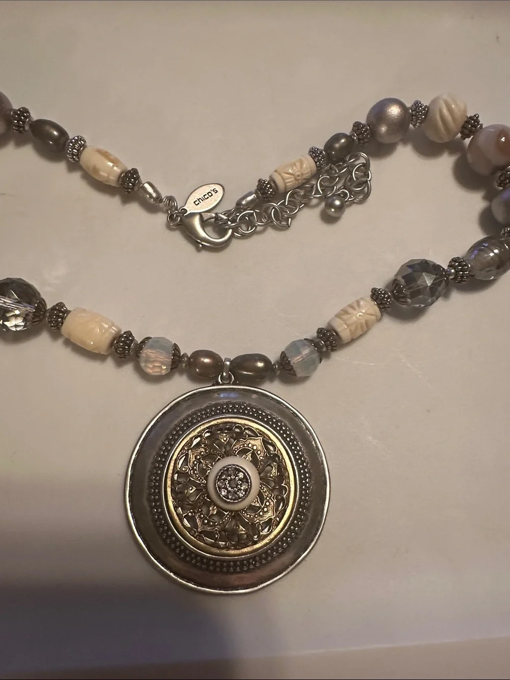 Chicos decorative round